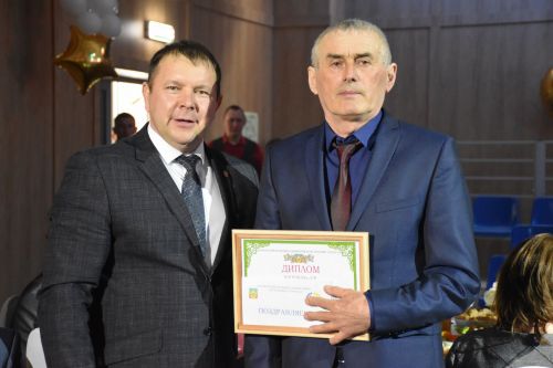 Кукмарада хезмәт алдынгыларын хөрмәтләделәр