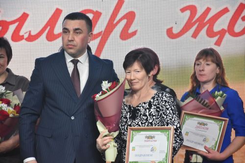 Кукмарада хезмәт алдынгыларын хөрмәтләделәр