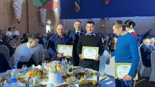 Кукмарада хезмәт алдынгыларын хөрмәтләделәр