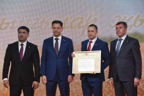 Кукмарада хезмәт алдынгыларын хөрмәтләделәр