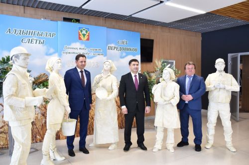 Кукмарада хезмәт алдынгыларын хөрмәтләделәр