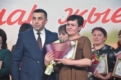 Кукмарада хезмәт алдынгыларын хөрмәтләделәр