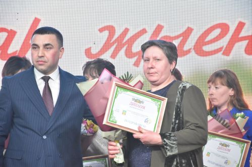 Кукмарада хезмәт алдынгыларын хөрмәтләделәр