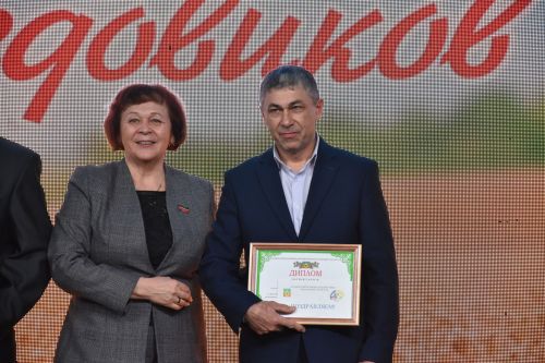 Кукмарада хезмәт алдынгыларын хөрмәтләделәр