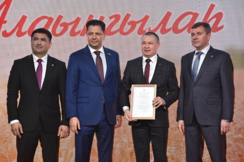 Кукмарада хезмәт алдынгыларын хөрмәтләделәр