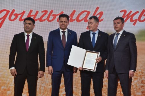 Кукмарада хезмәт алдынгыларын хөрмәтләделәр