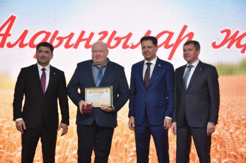 Кукмарада хезмәт алдынгыларын хөрмәтләделәр