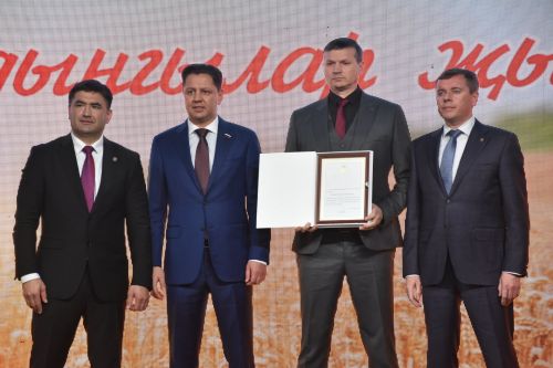 Кукмарада хезмәт алдынгыларын хөрмәтләделәр