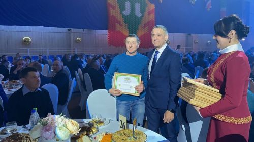 Кукмарада хезмәт алдынгыларын хөрмәтләделәр