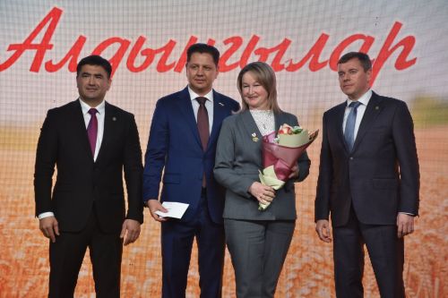 Кукмарада хезмәт алдынгыларын хөрмәтләделәр