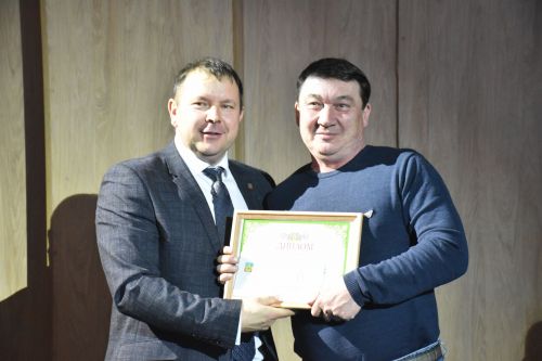 Кукмарада хезмәт алдынгыларын хөрмәтләделәр