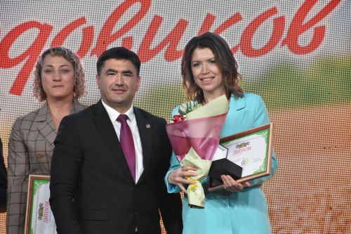 Кукмарада хезмәт алдынгыларын хөрмәтләделәр