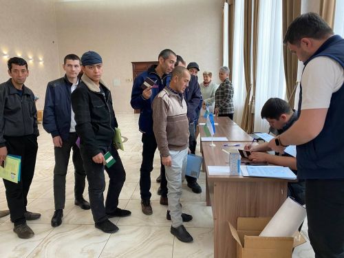 Живущие в Кукморском районе граждане Узбекистана приняли участие в голосовании по изменению Конституции