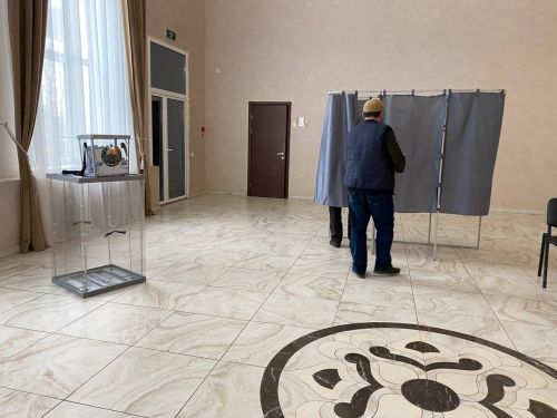 Живущие в Кукморском районе граждане Узбекистана приняли участие в голосовании по изменению Конституции
