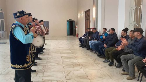 Живущие в Кукморском районе граждане Узбекистана приняли участие в голосовании по изменению Конституции