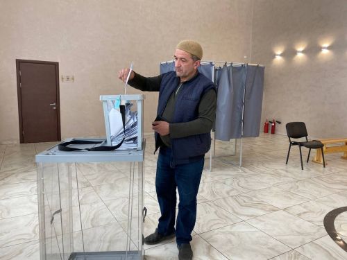 Живущие в Кукморском районе граждане Узбекистана приняли участие в голосовании по изменению Конституции