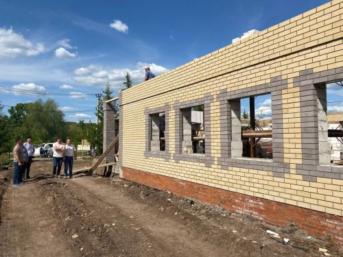 Сергей Димитриев Кукмара районындагы объектларда алып барылучы ремонт эшләренең барышы белән танышты