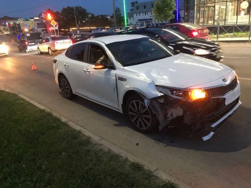 Кукмарада яшь велосипедчы светофорның кызыл утына чыккан һәм чит ил автомобиле тәгәрмәче астына эләккән