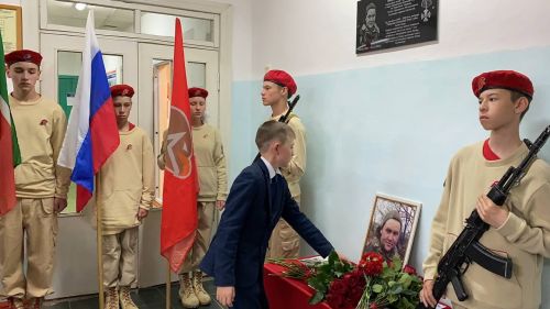 Түбән Үрәс мәктәбендә махсус хәрби операциядә һәлак булган Николай Пичугинга истәлек тактасы урнаштырылды