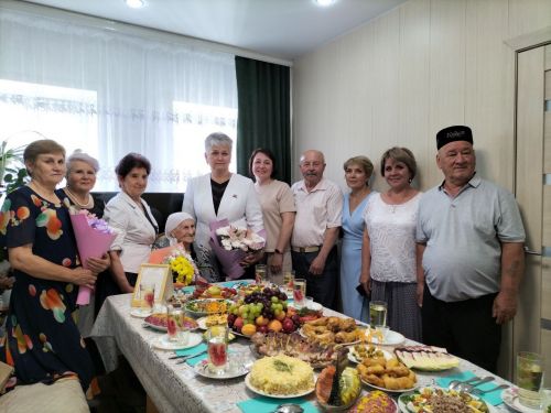 Өлге авылында яшәүче сугыш ветераны Хәтирә Салихова бүген 100 яшьлек юбилеен билгеләп үтә
