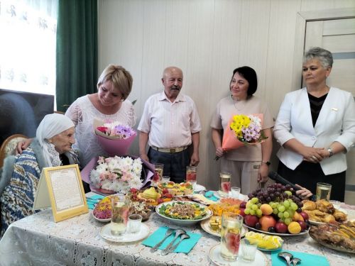 Өлге авылында яшәүче сугыш ветераны Хәтирә Салихова бүген 100 яшьлек юбилеен билгеләп үтә