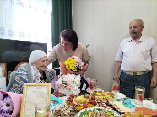 Өлге авылында яшәүче сугыш ветераны Хәтирә Салихова бүген 100 яшьлек юбилеен билгеләп үтә