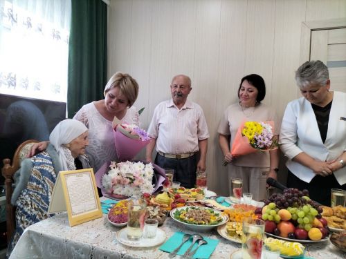 Өлге авылында яшәүче сугыш ветераны Хәтирә Салихова бүген 100 яшьлек юбилеен билгеләп үтә