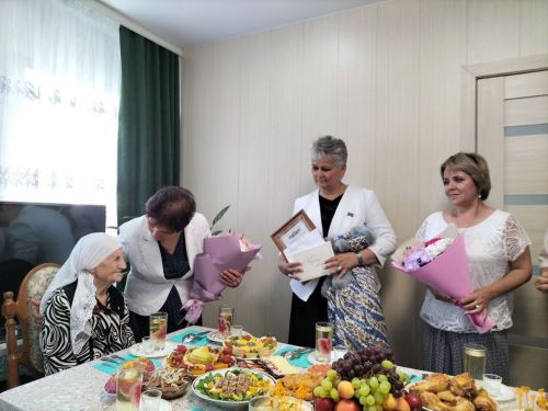 Өлге авылында яшәүче сугыш ветераны Хәтирә Салихова бүген 100 яшьлек юбилеен билгеләп үтә
