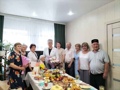 Өлге авылында яшәүче сугыш ветераны Хәтирә Салихова бүген 100 яшьлек юбилеен билгеләп үтә