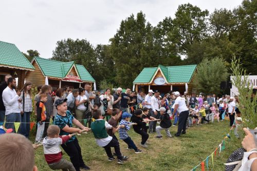 На Сабантуе в Казани представили Кукморское подворье