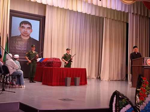Махсус хәрби операциядә һәлак булган райондашыбызны соңгы юлга озаттылар