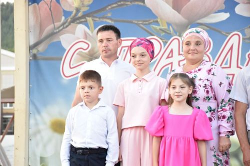 В Кукморе в День семьи, любви и верности чествовали лучших семей района