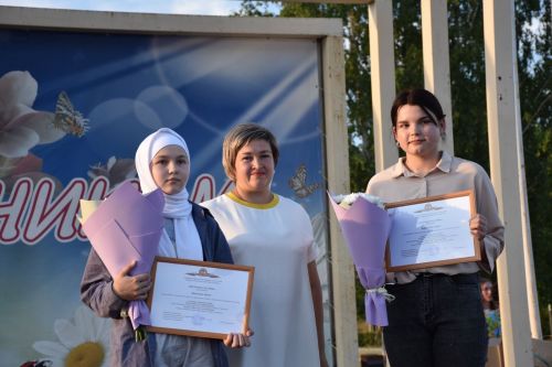В Кукморе в День семьи, любви и верности чествовали лучших семей района