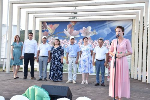В Кукморе в День семьи, любви и верности чествовали лучших семей района