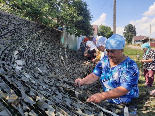 Татарстанның Кукмара районы халкы солдатларның гомерен маскировка челтәрләре үреп коткара