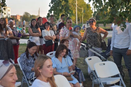 Встреча без галстуков, арт-базар, тренинги личностного роста: в Кукморе отпраздновали День молодежи