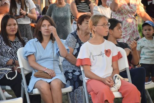 Встреча без галстуков, арт-базар, тренинги личностного роста: в Кукморе отпраздновали День молодежи