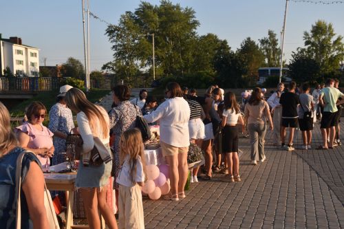 Встреча без галстуков, арт-базар, тренинги личностного роста: в Кукморе отпраздновали День молодежи