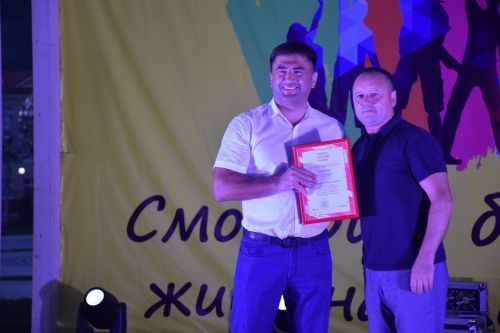 Встреча без галстуков, арт-базар, тренинги личностного роста: в Кукморе отпраздновали День молодежи