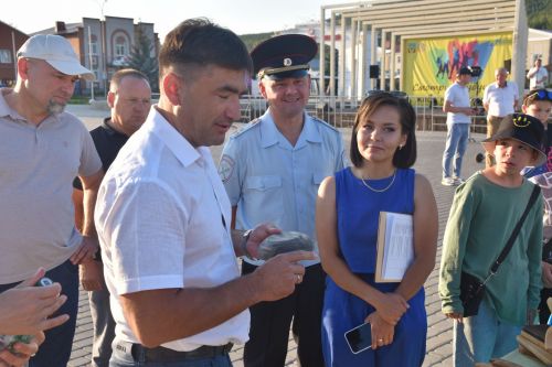 Встреча без галстуков, арт-базар, тренинги личностного роста: в Кукморе отпраздновали День молодежи
