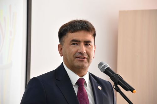 Кукмарада булачак беренче сыйныф укучыларына «Мәктәпкә җыенырга ярдәм ит» акциясе кысаларында портфельләр тапшырдылар