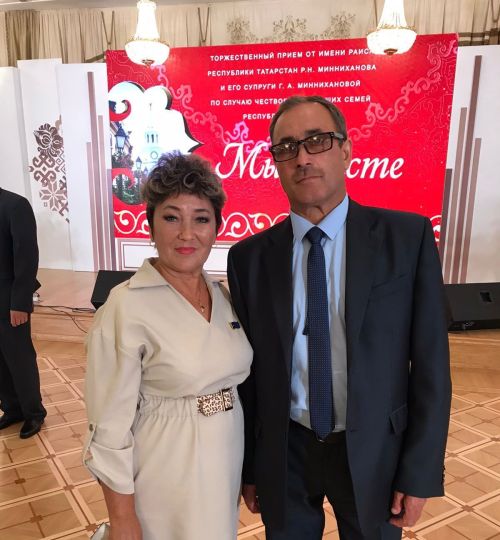 Кукмара районыннан Шәйфетдиновлар гаиләсе ТР Рәисе исеменнән тантаналы кабул итүдә катнашты