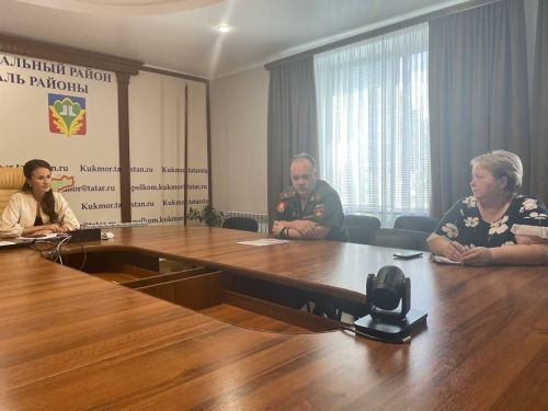 Кукмарада махсус хәрби операциядә катнашучыларга ярдәм итүче «Ватанны саклаучылар» социаль дәүләт фондының координаторлары белән очрашу узды