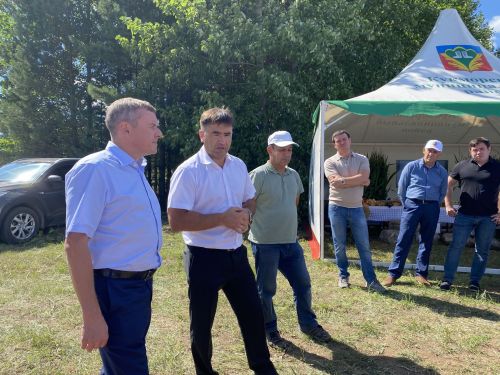 Марат Зяббаров ознакомился с ходом уборки урожая в Кукморском районе