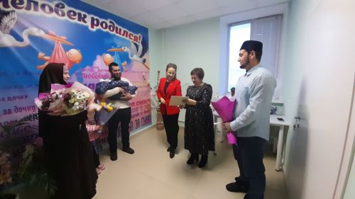 В Кукморском роддоме состоялась торжественная выписка первого новорожденного 2024 года