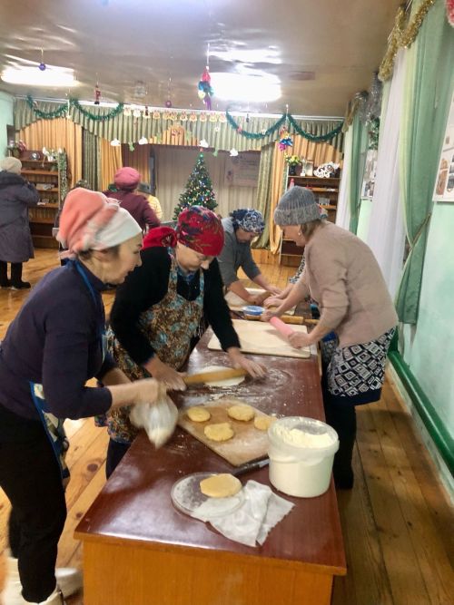Югары һәм Түбән Күзмис авылларында яшәүче хатын-кызлар «Махсус хәрби операциядәге егетләргә — йорт токмачы» дигән акция үткәрделәр