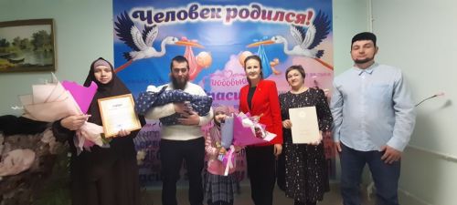В Кукморском роддоме состоялась торжественная выписка первого новорожденного 2024 года