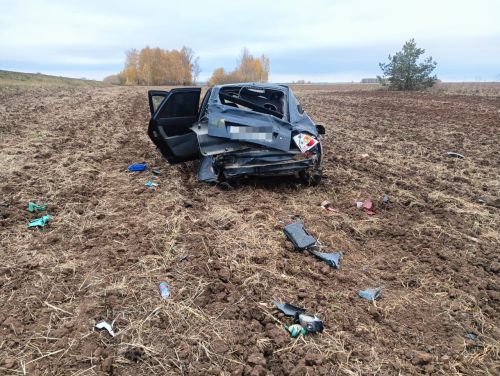 Кукмара районында җиңел машина юл читенә чыгып очкан