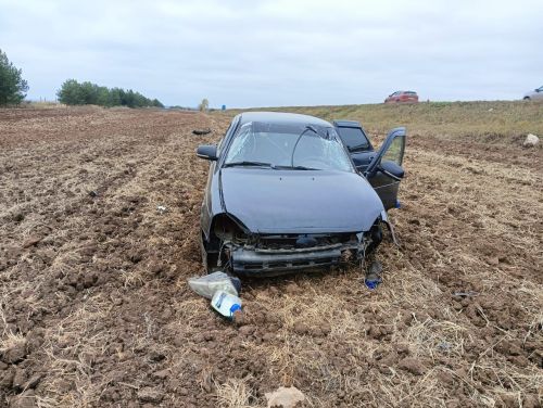 Кукмара районында җиңел машина юл читенә чыгып очкан