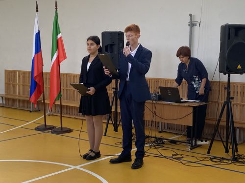 Махсус операциядә хәрби бурычын үтәгәндә геройларча һәлак булган Илдар Шәфигуллин истәлегенә Кукмара 3нче урта мәктәбендә мемориаль такта куелды